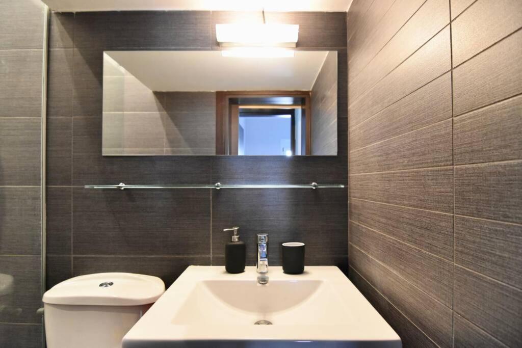 Modern Apartment In The Heart Of The City Lárisa Eksteriør bilde